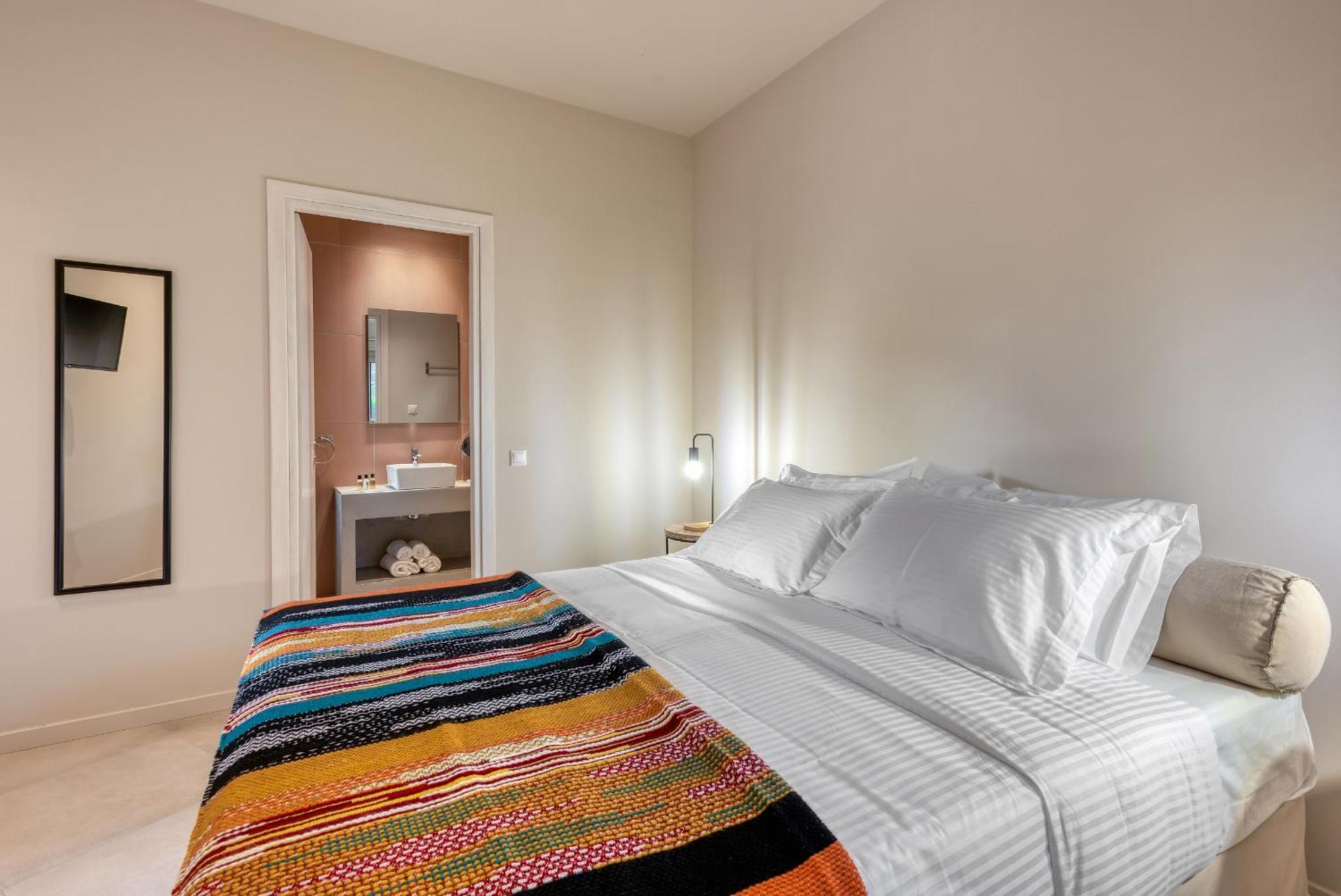 Saronis Suites Saronida Zewnętrze zdjęcie